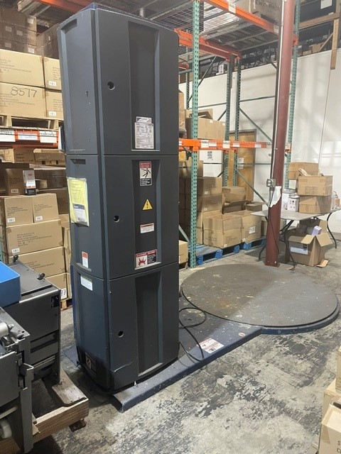 Lantech #Q-300, pallet wrapper, 25-35 loads/hour, vari-turntable speed, 12 RPM, 65" dia turntable - Image 1