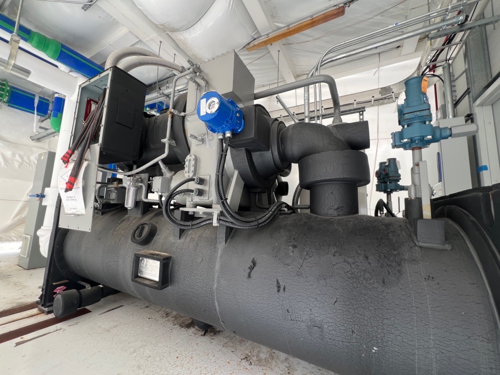 300 Ton, LG Centrifugal Chiller #RCWFUA3 / 300RT, new surplus, unused - Image 2