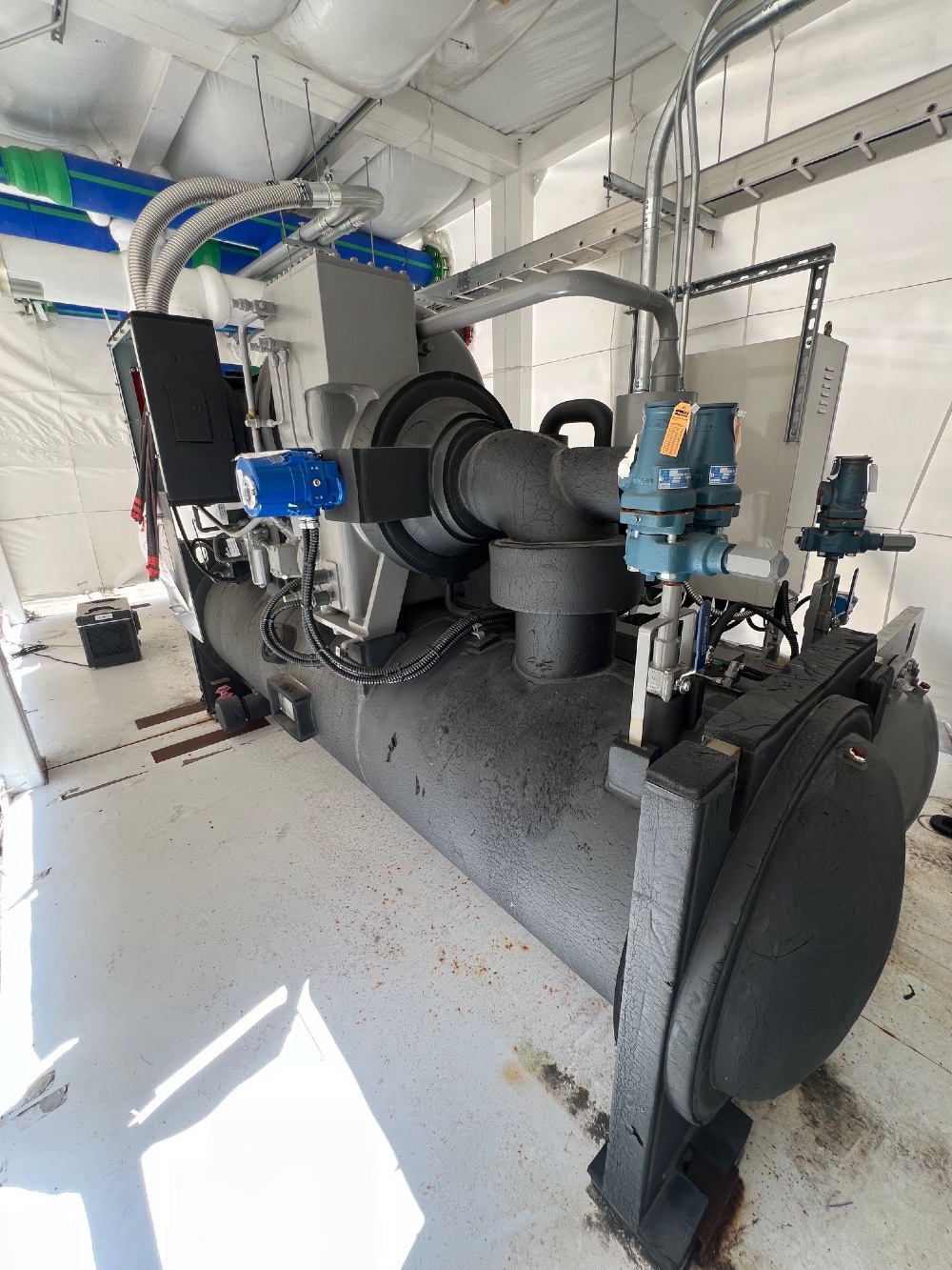 300 Ton, LG Centrifugal Chiller #RCWFUA3 / 300RT, new surplus, unused - Image 3