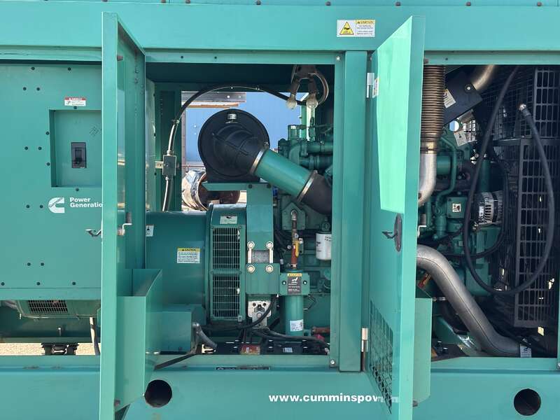 300 KW Cummins #DQHAB, diesel generator set, 120/208 Volts, 570 hours, 470 HP @ 1800 RPM, QSM11-G4 engine - Image 4