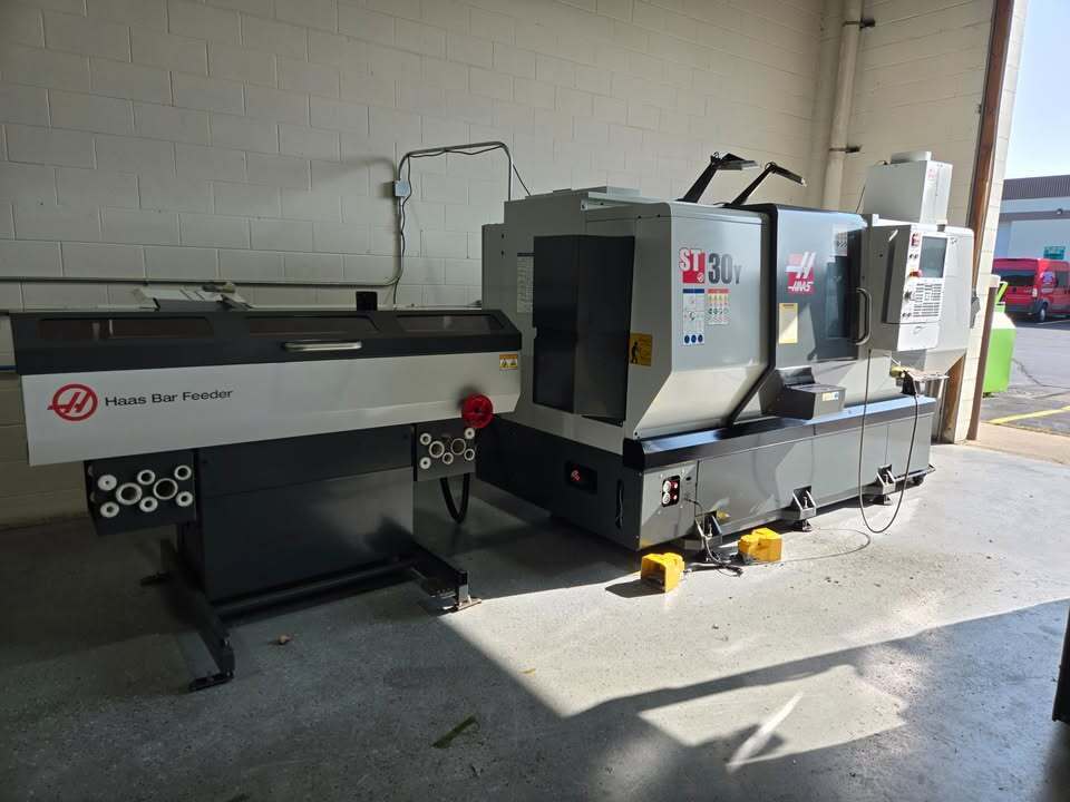Haas #ST-30Y, 4-Axis CNC Lathe, 31.7" swing, 23" machining length, 18" turning diameter, 10" chuck, 3" bar - Image 2