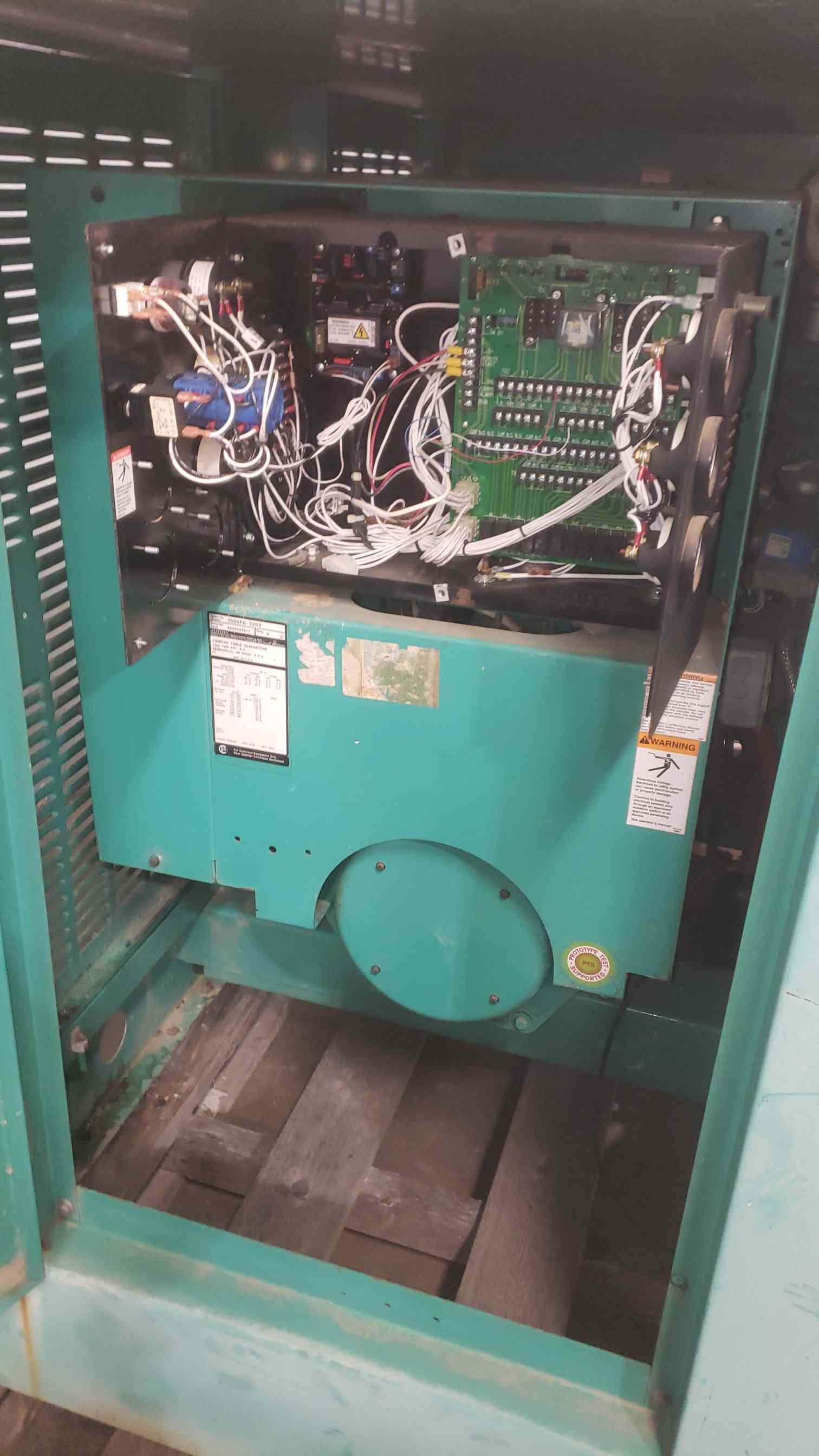 35 KW Cummins Onan #35GGFD, Natural Gas / LP Generator Set, Ford Engine, 1 phase, 3 phase, 879 hours - Image 2
