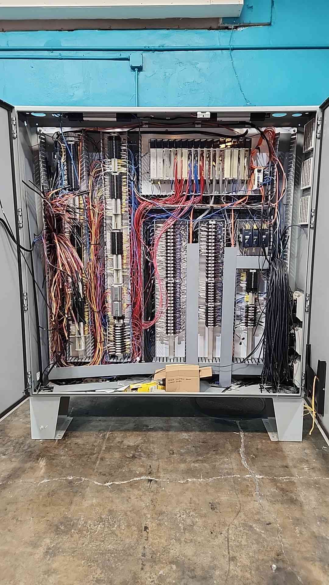 Allen-Bradley ControlLogix PLC Cabinet w/ Schneider Magelis HMI, Boiler Control Panel - Image 3
