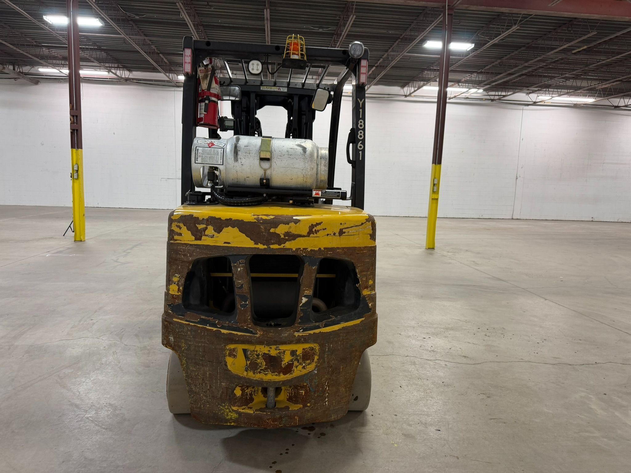 8000 lb. Yale #GLC080VXNGSE088, LPG forklift, 3-stage, 186" lift height, side shift, fork positioner, 2019 - Image 6
