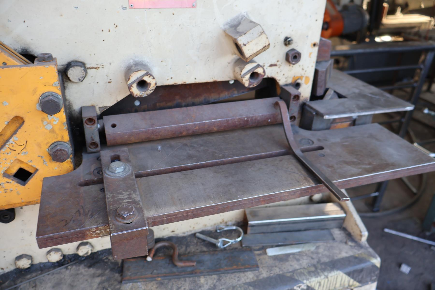4" x 4" x 3/8" Geka #Minicrop, ironworker, 50 ton, foot pedal Control - Image 6
