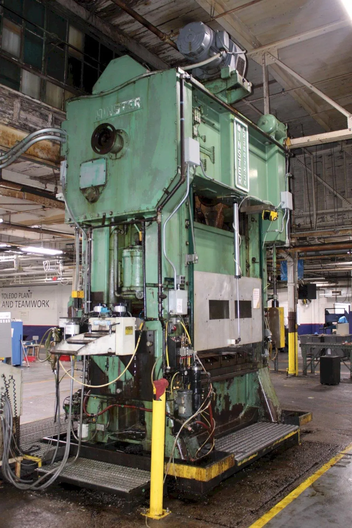 300 Ton, Minster #300-TON-SSDC, Straight Side Double Crank Press, 8" stroke, 36" shut height, 72" x 36" - Image 6