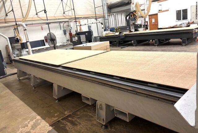 MultiCam #5000-Series, CNC Router, 5' x 20' table, 12-station tool changer, 10 HP, 24,000 RPM, 4-zone vacuum - Image 4