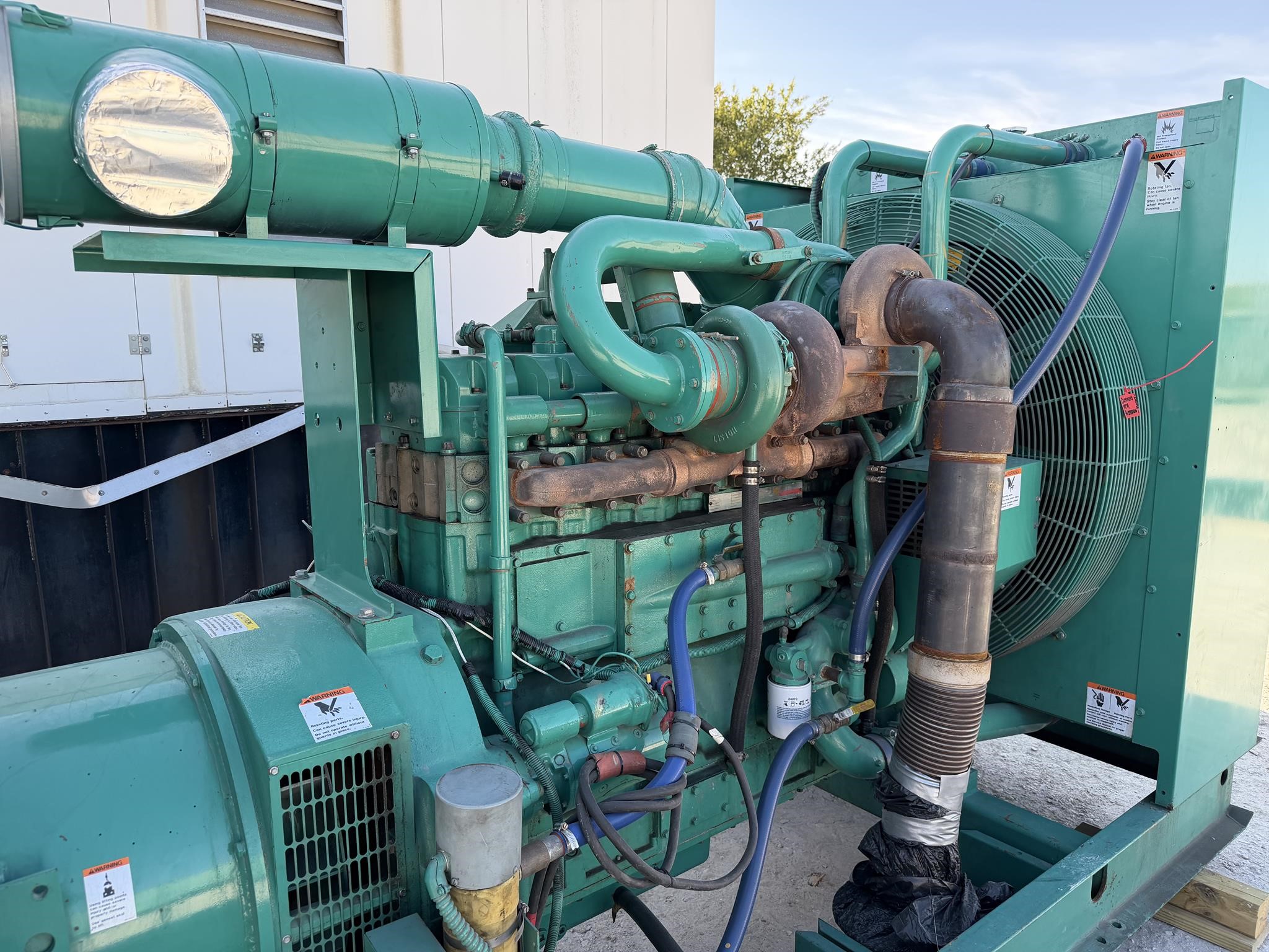 500 KW Cummins #500DFFB, Diesel Generator Set, 277/480 Volts, Cummins KTTA19G2 engine, 3PH, standby, 640 hours - Image 3
