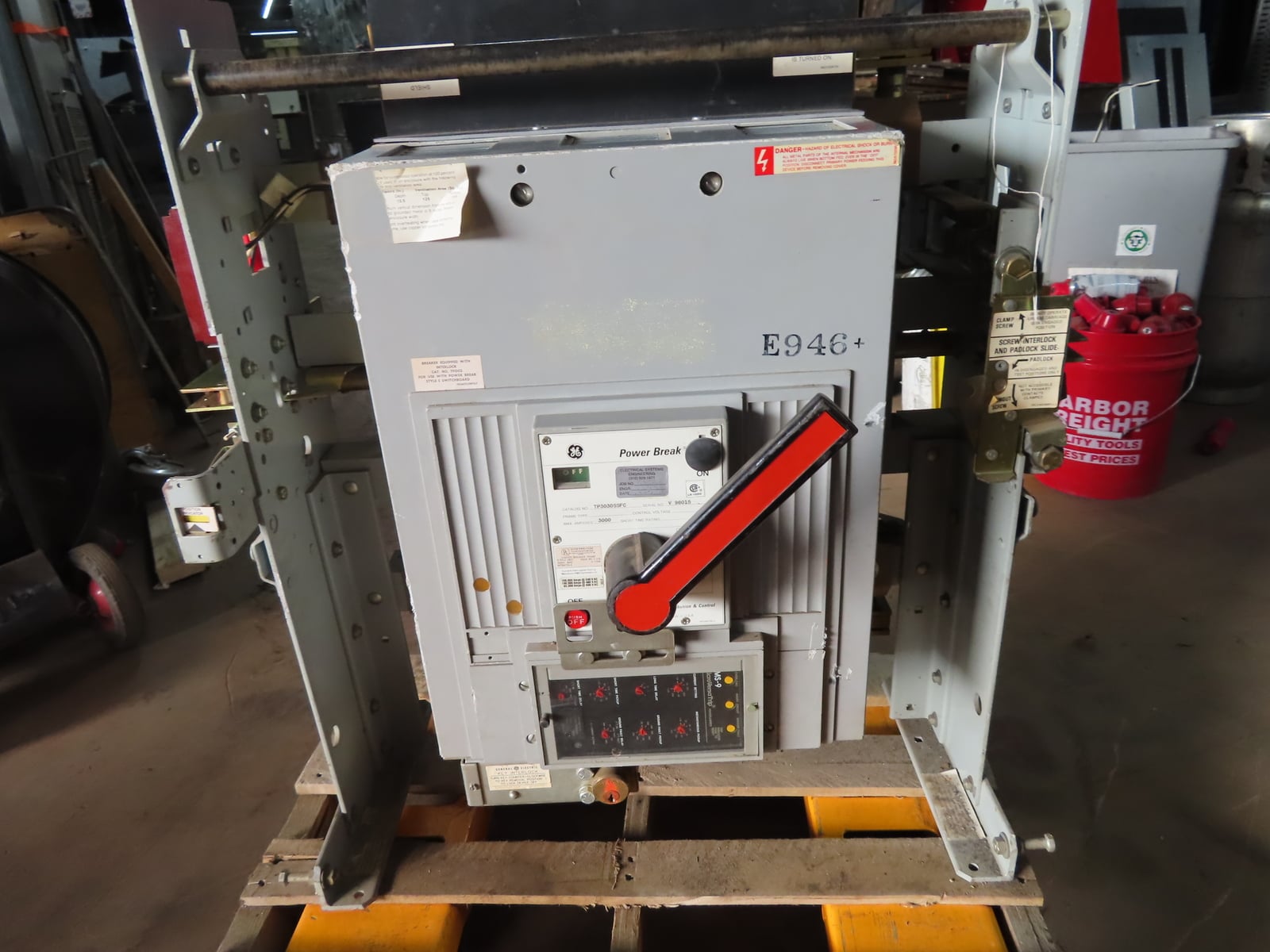3000 Amps, General Electric #TP3030SSFC, Power Break Insulated Case Circuit Breaker, 3-pole - Image 1