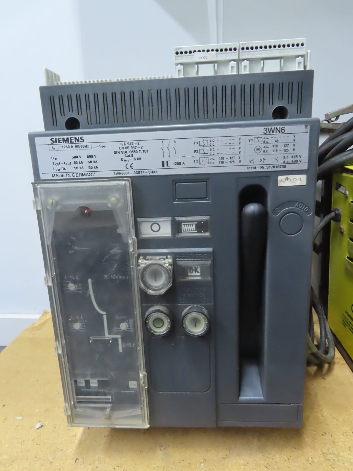 1250 Amps, Siemens #3WN6331-OGB74-3HA1, 3WN6 Air Circuit Breaker, 3-pole, 690 Volts - Image 2