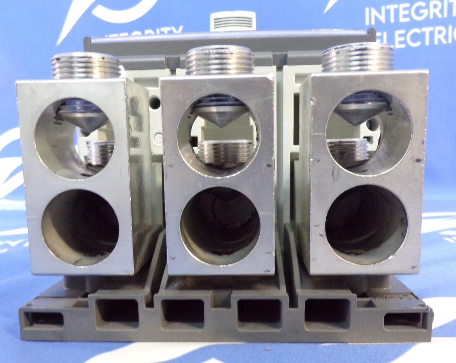 300 Amps, ABB #XT5HU330SBY000XXX, SACE Tmax XT5 Molded Case Circuit Breaker, 3-pole, 480 Volts, Ekip DIP LSI - Image 8