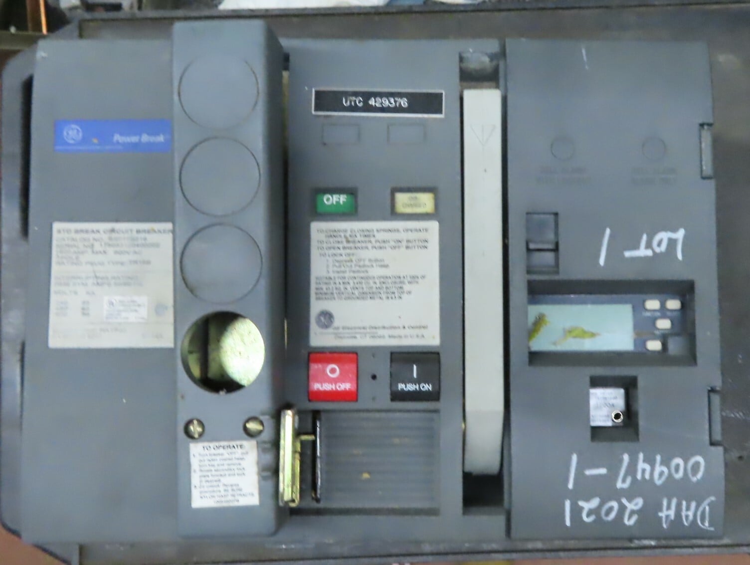 1600 Amps, General Electric #SSF16B216, Circuit Breaker, 3-pole, 600 Volts, Type TR16B trip - Image 1