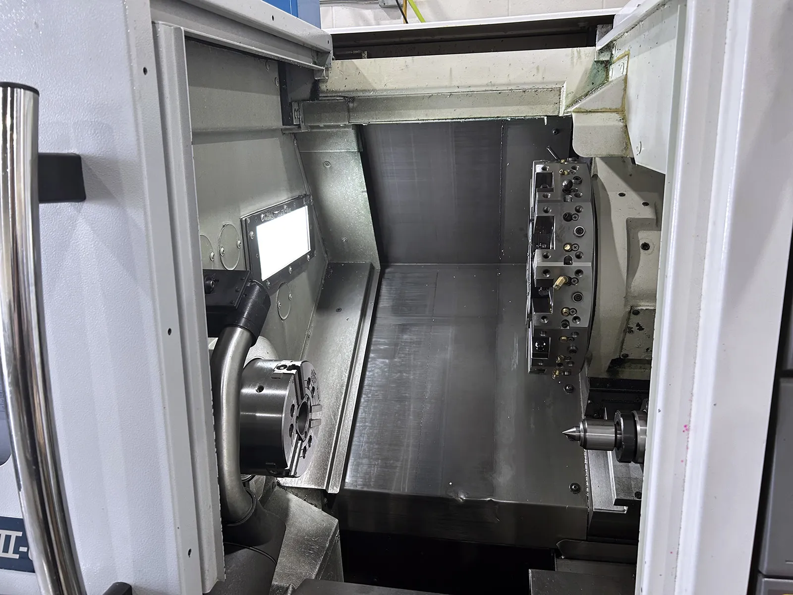 Okuma #Genos-L250II-e, CNC lathe, 17.7" swing, 8" chuck, 2" bar, 11.5" centers, 11.02" diameter, 4500 RPM, 15 - Image 2