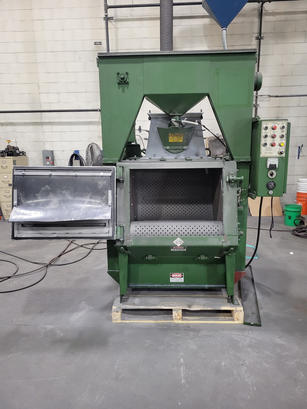 3 cu.ft. Goff #3BB-OS, Wheel Blast Cabinet/Tumble Blast Machine, 7.5 HP wheel, low head room, low hours, 480 - Image 2