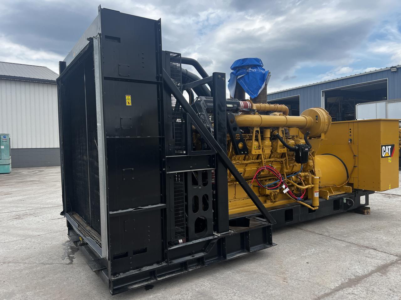 1500 KW Caterpillar #SR4B-GD, diesel generator set, 4160 Volts, 1/3 phase, 3512C engine, EPA Tier 2, open - Image 2