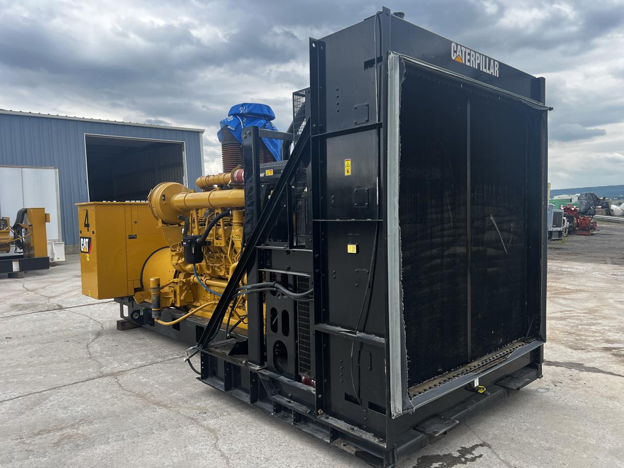1500 KW Caterpillar #SR4B-GD, diesel generator set, 4160 Volts, 1/3 phase, 3512C engine, EPA Tier 2, open - Image 4