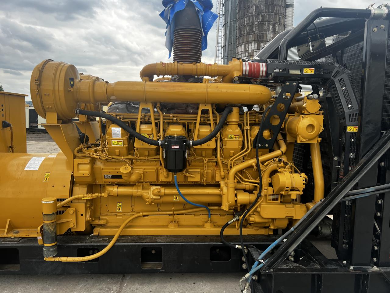 1500 KW Caterpillar #SR4B-GD, diesel generator set, 4160 Volts, 1/3 phase, 3512C engine, EPA Tier 2, open - Image 9