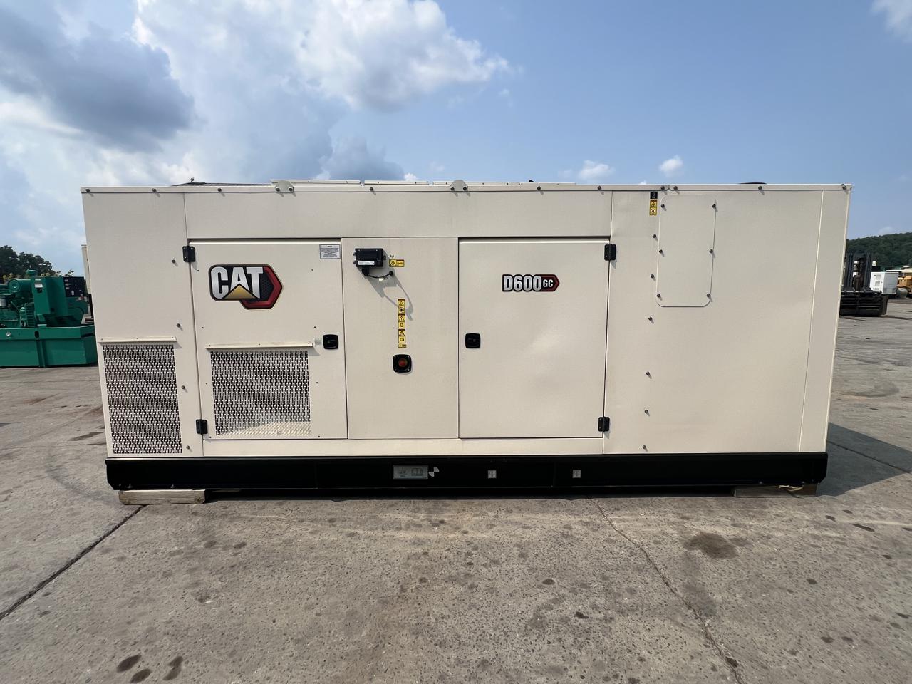 600 KW Caterpillar #D600GC, diesel generator set, 277/480 Volts, 1/3 phase, C18 engine, sound attenuated - Image 1