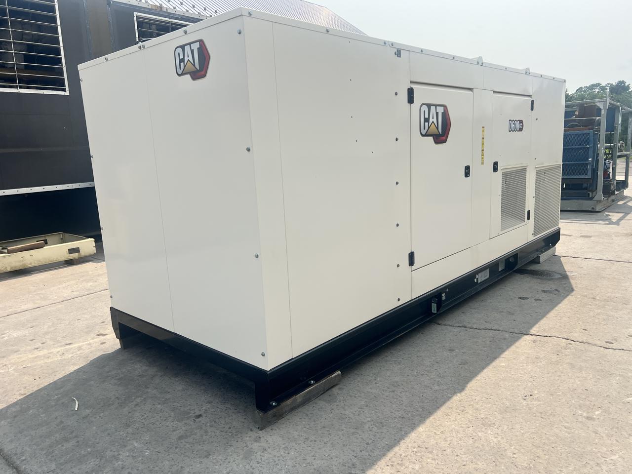 600 KW Caterpillar #D600GC, diesel generator set, 277/480 Volts, 1/3 phase, C18 engine, sound attenuated - Image 4