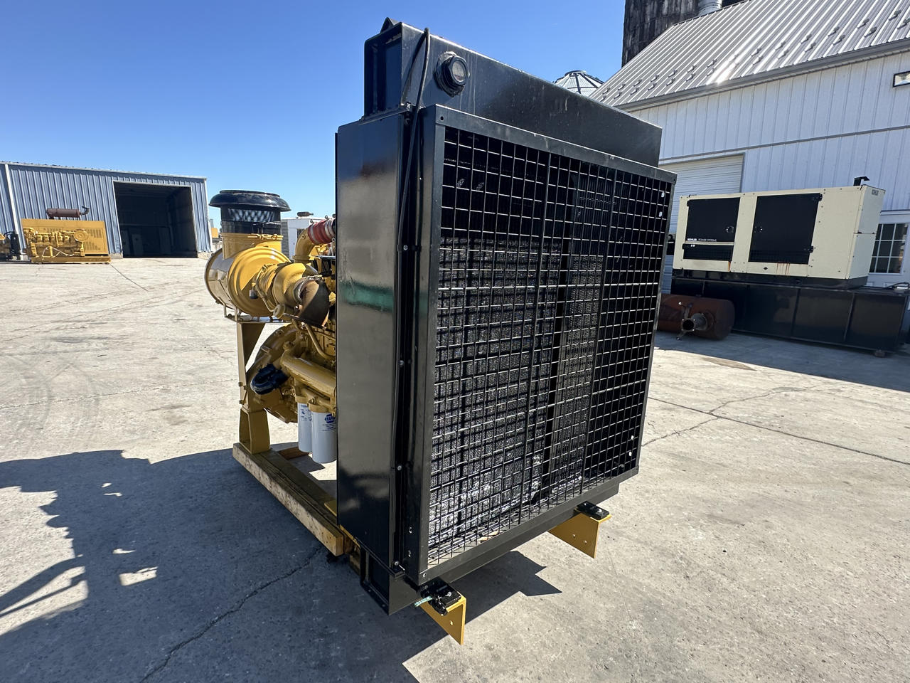 630 HP Caterpillar #C18, industrial power unit w/ radiator, EPA Tier 3, sound attenuated enclosure 0 bell - Image 3