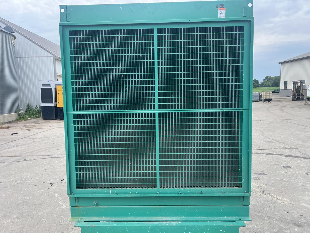 750 KW Cummins/Onan #750DFJA, diesel generator set, 277/480 Volts, 3 phase, KTA38-G1 engine, skid mounted - Image 3