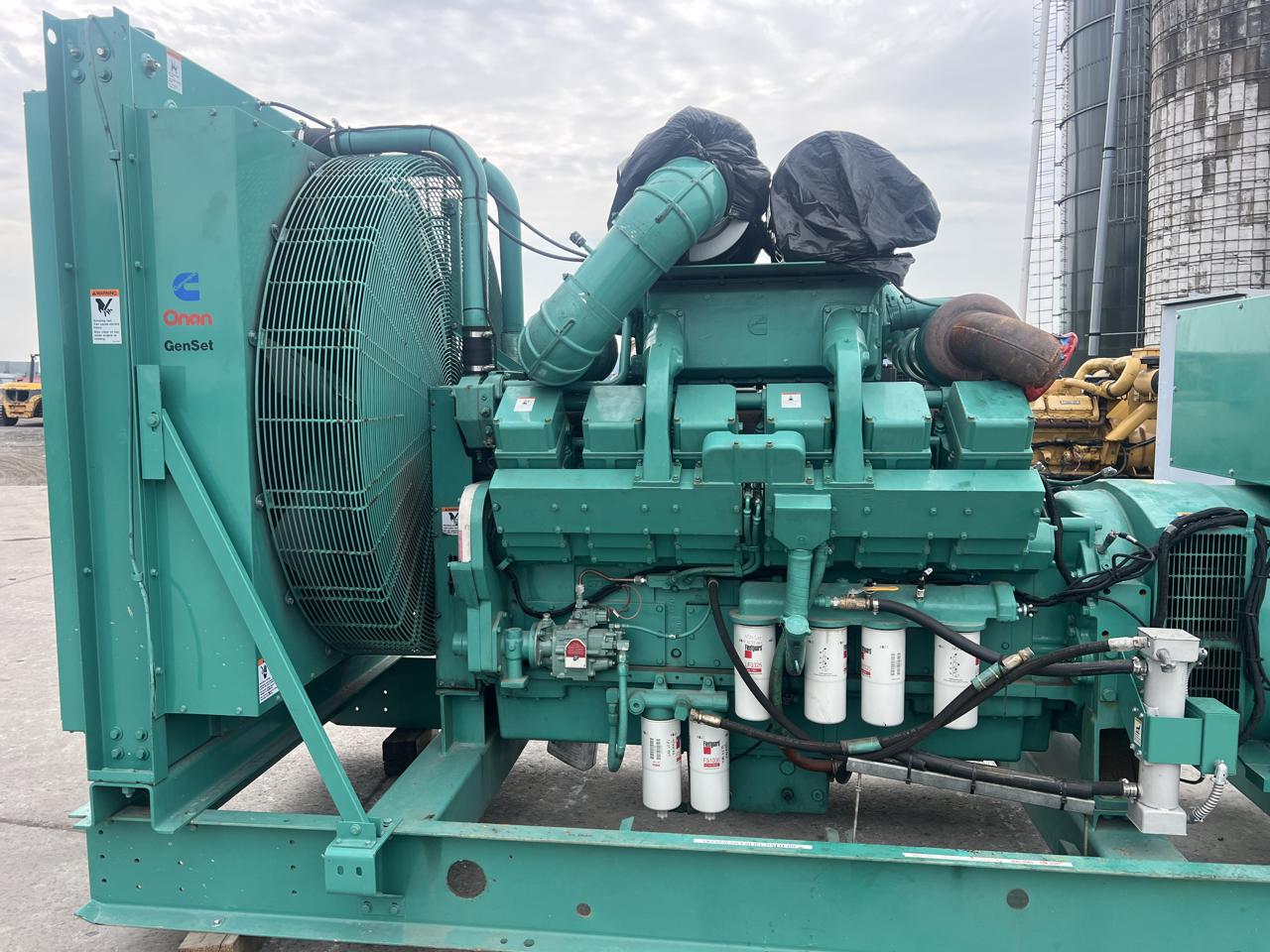 750 KW Cummins/Onan #750DFJA, diesel generator set, 277/480 Volts, 3 phase, KTA38-G1 engine, skid mounted - Image 8