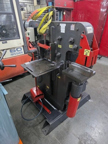 3" x 3" x 3/8" Edwards #Jaws-IV, hydraulic ironworker, 55 ton, 7-1/2" throat, 1-1/16" punch diameter, 3/8" x - Image 1