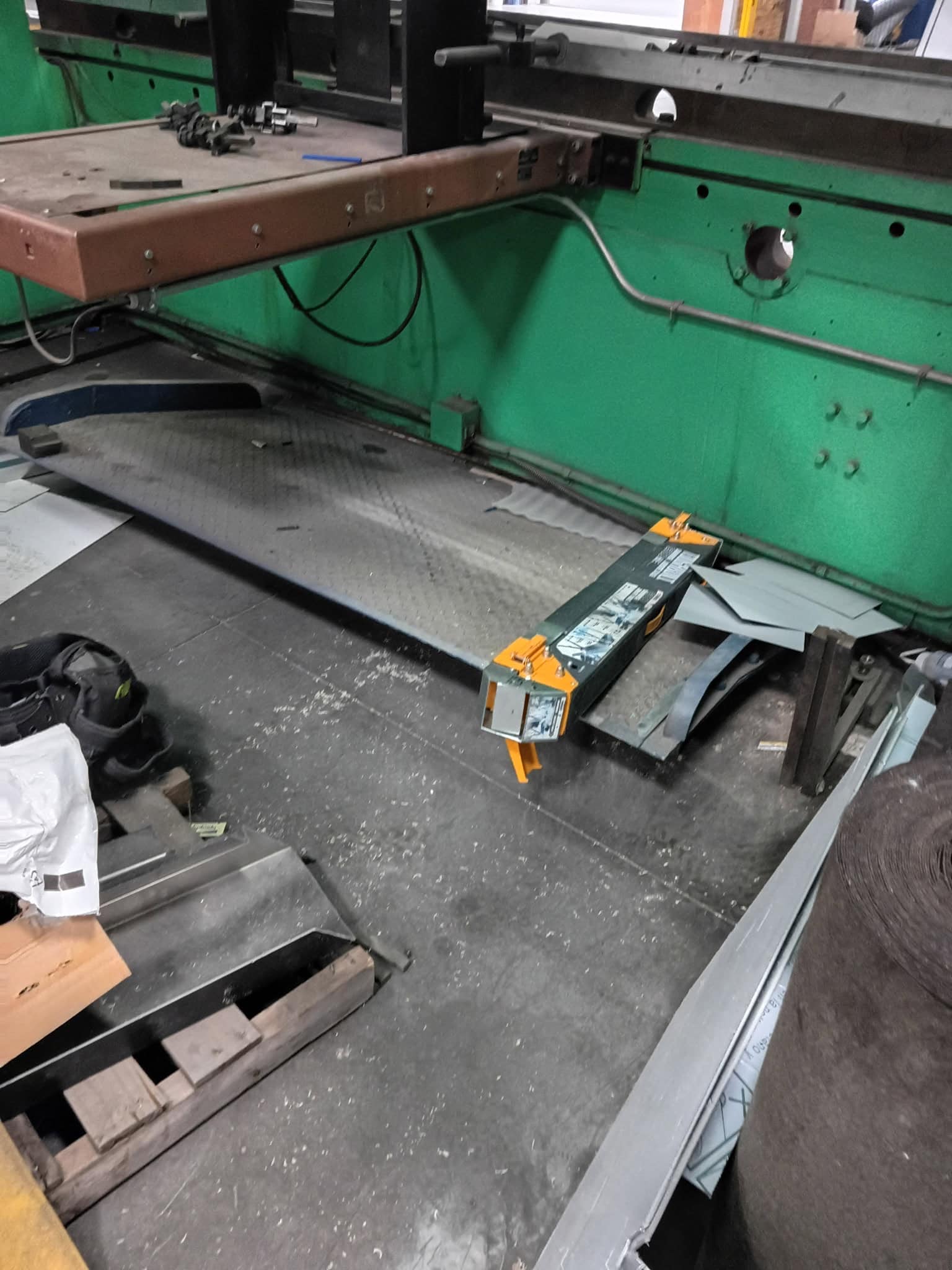 230 Ton, Niagara #HD-230-10-12, hydraulic press brake, 12' overall, 10' 6" between housings, 12" stroke, 17" - Image 4