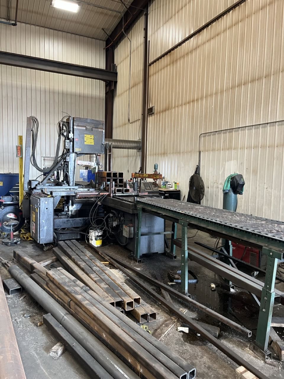 20" x 24" Hem #VT130HA60, fully automatic vertical band saw, 1-1/2" x .05" blade, 400 SFPM, 48" bar feed - Image 2