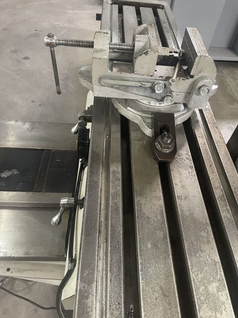 KBC Machinery #TUM-3VS, vertical milling machine, 10" x54" table, 32" X, 16" Y, 16" knee, 70-4200 RPM, R-8 - Image 6