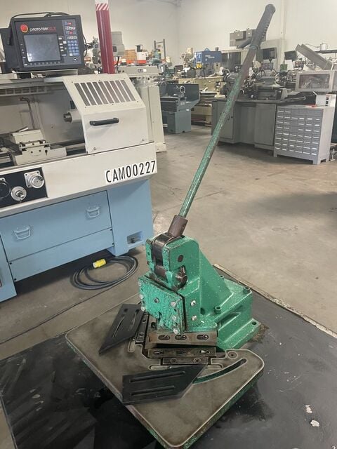 1 6" gauge x 6" x 6" Tennsmith #5N, hand operated notcher, 90&deg; notch, 18 gauge piercing capacity, 19" x 18" - Image 1