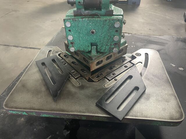 1 6" gauge x 6" x 6" Tennsmith #5N, hand operated notcher, 90&deg; notch, 18 gauge piercing capacity, 19" x 18" - Image 2