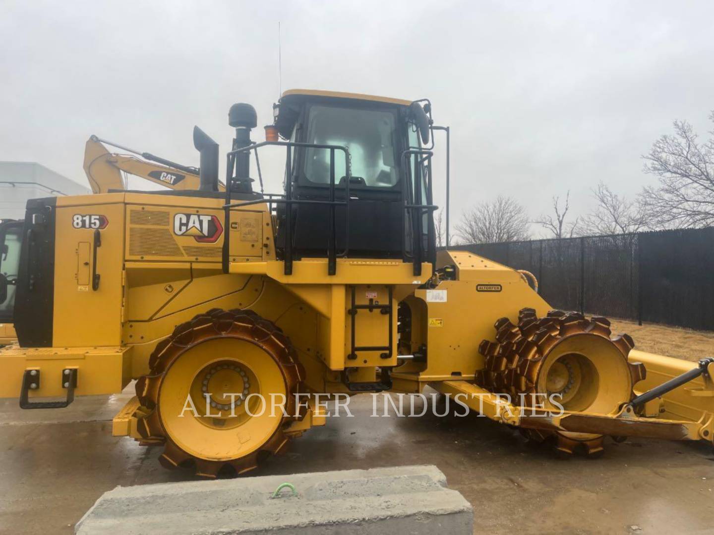 Caterpillar 815-11, Compactor, 873 hours, S/N: J5T00321, 2025 - Image 2