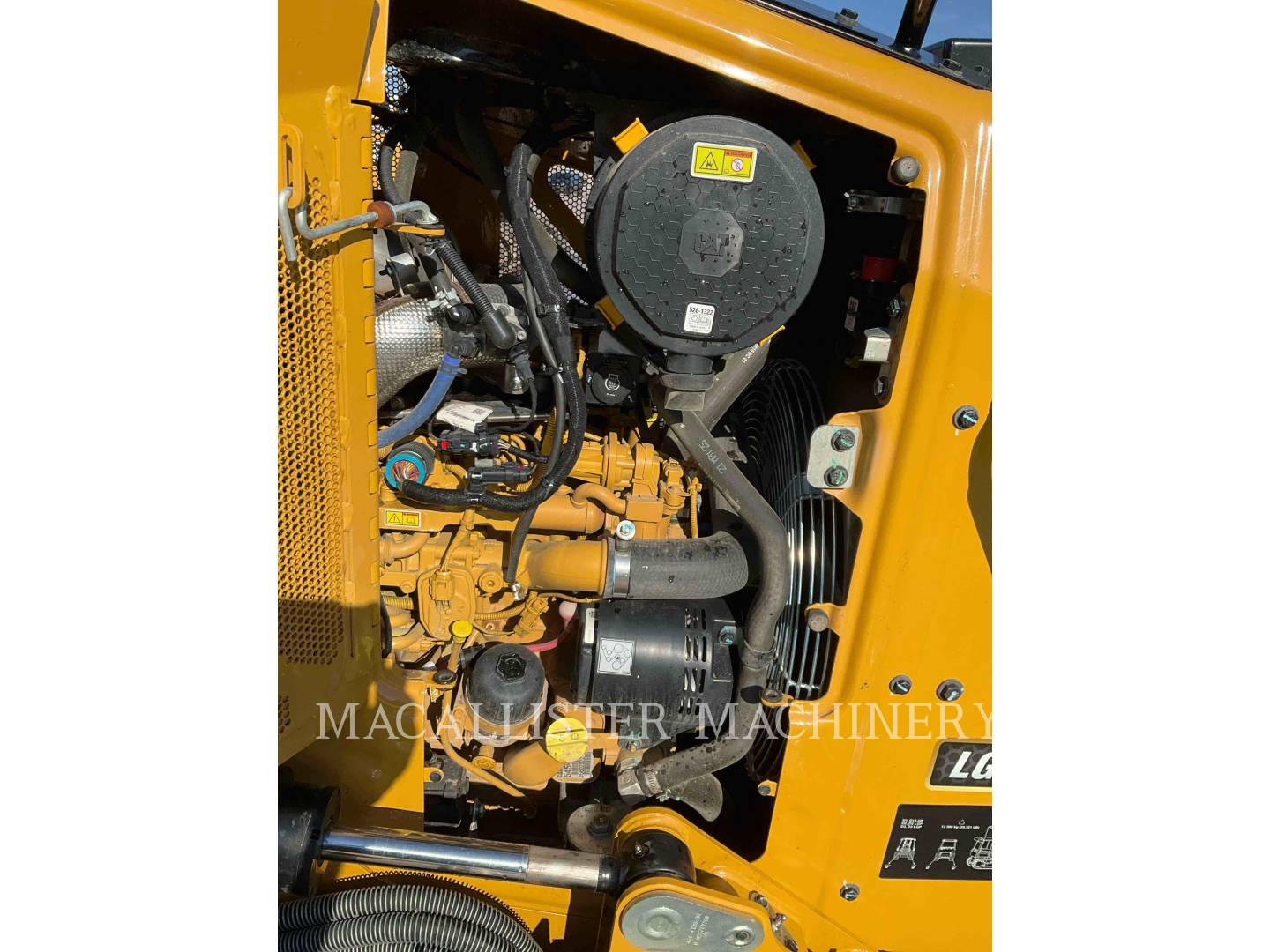 Caterpillar D3LGP, 82 hours, S/N: XKY06998, 2025 - Image 7