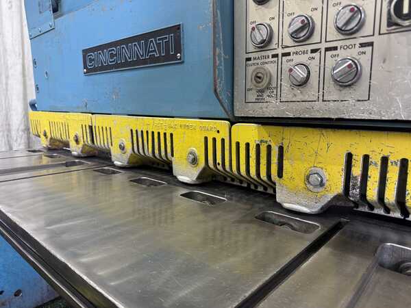 10 gauge x 6' Cincinnati #1006, Auto-Shear power squaring, 48" front operated power back gauge, 7 hold downs - Image 2