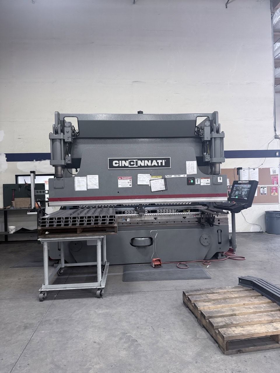 135 Ton, Cincinnati #135PF-10-Proform, CNC press brake, 12' overall, 6" stroke, 18" throat, 24" 5-Axis - Image 2
