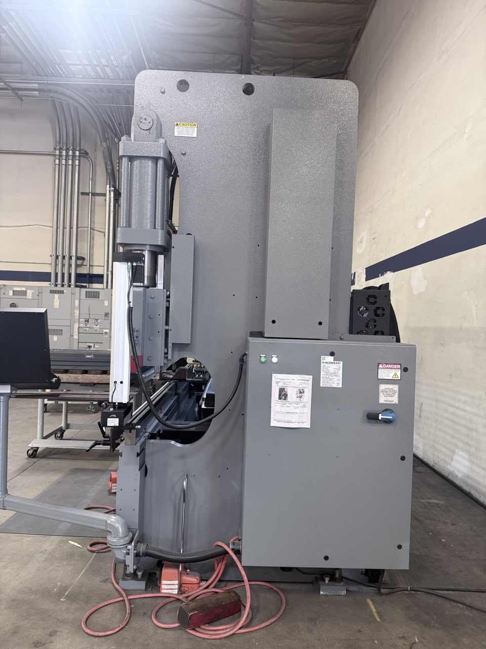 135 Ton, Cincinnati #135PF-10-Proform, CNC press brake, 12' overall, 6" stroke, 18" throat, 24" 5-Axis - Image 4