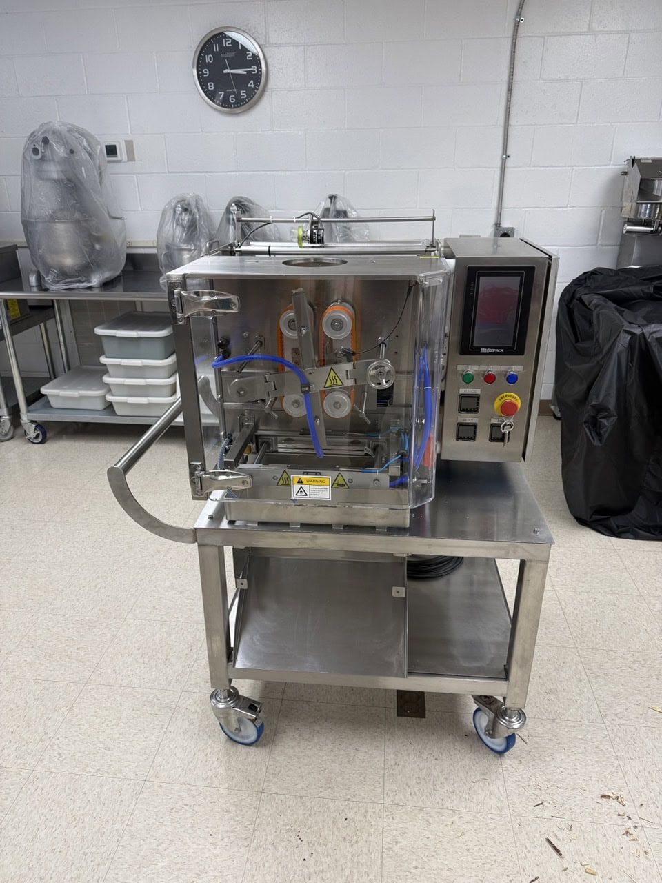 WeighPack #VersaPak, Vertical Form Fill Seal Machine, 6" bag width, 6" x 8" & 6" x 12" bags, 7" touchscreen - Image 2