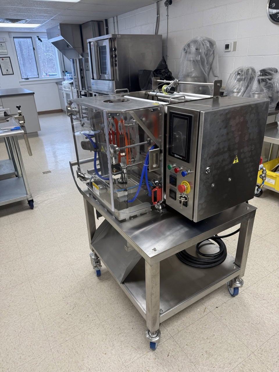 WeighPack #VersaPak, Vertical Form Fill Seal Machine, 6" bag width, 6" x 8" & 6" x 12" bags, 7" touchscreen - Image 3