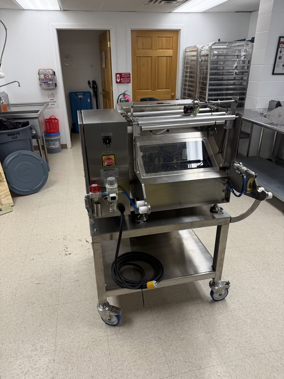 WeighPack #VersaPak, Vertical Form Fill Seal Machine, 6" bag width, 6" x 8" & 6" x 12" bags, 7" touchscreen - Image 5