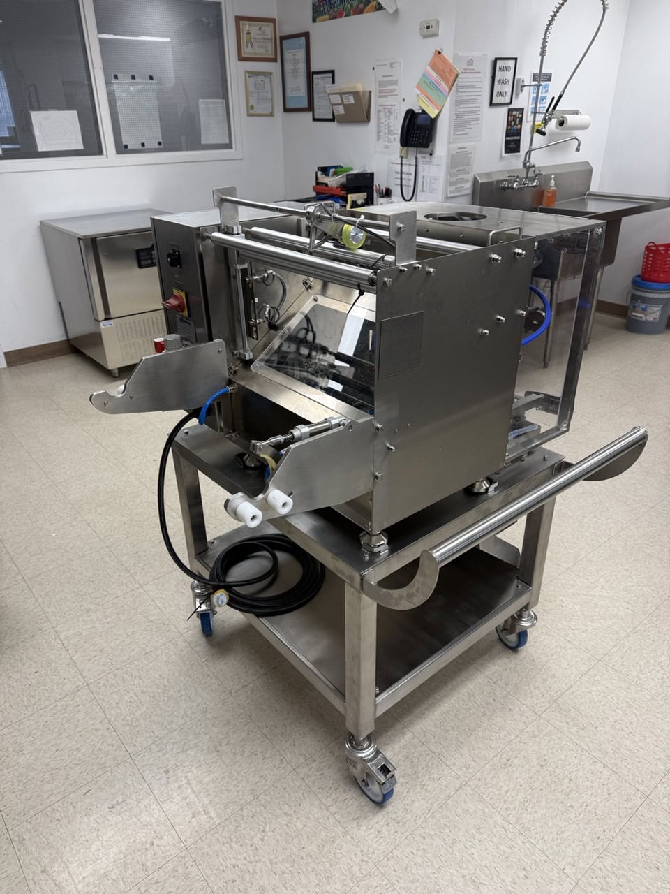 WeighPack #VersaPak, Vertical Form Fill Seal Machine, 6" bag width, 6" x 8" & 6" x 12" bags, 7" touchscreen - Image 6