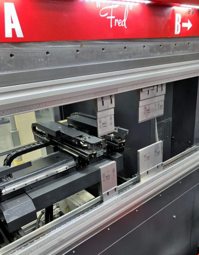60 Ton, Amada #EG-6013-AR, CNC Press Brake, 4.6' overall, 5-7/8" stroke, 9-1/16" throat, 25" open height - Image 4
