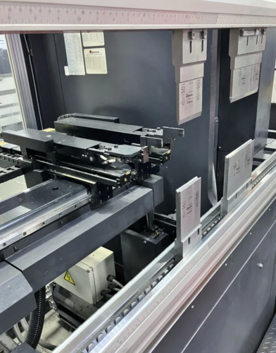 60 Ton, Amada #EG-6013-AR, CNC Press Brake, 4.6' overall, 5-7/8" stroke, 9-1/16" throat, 25" open height - Image 5