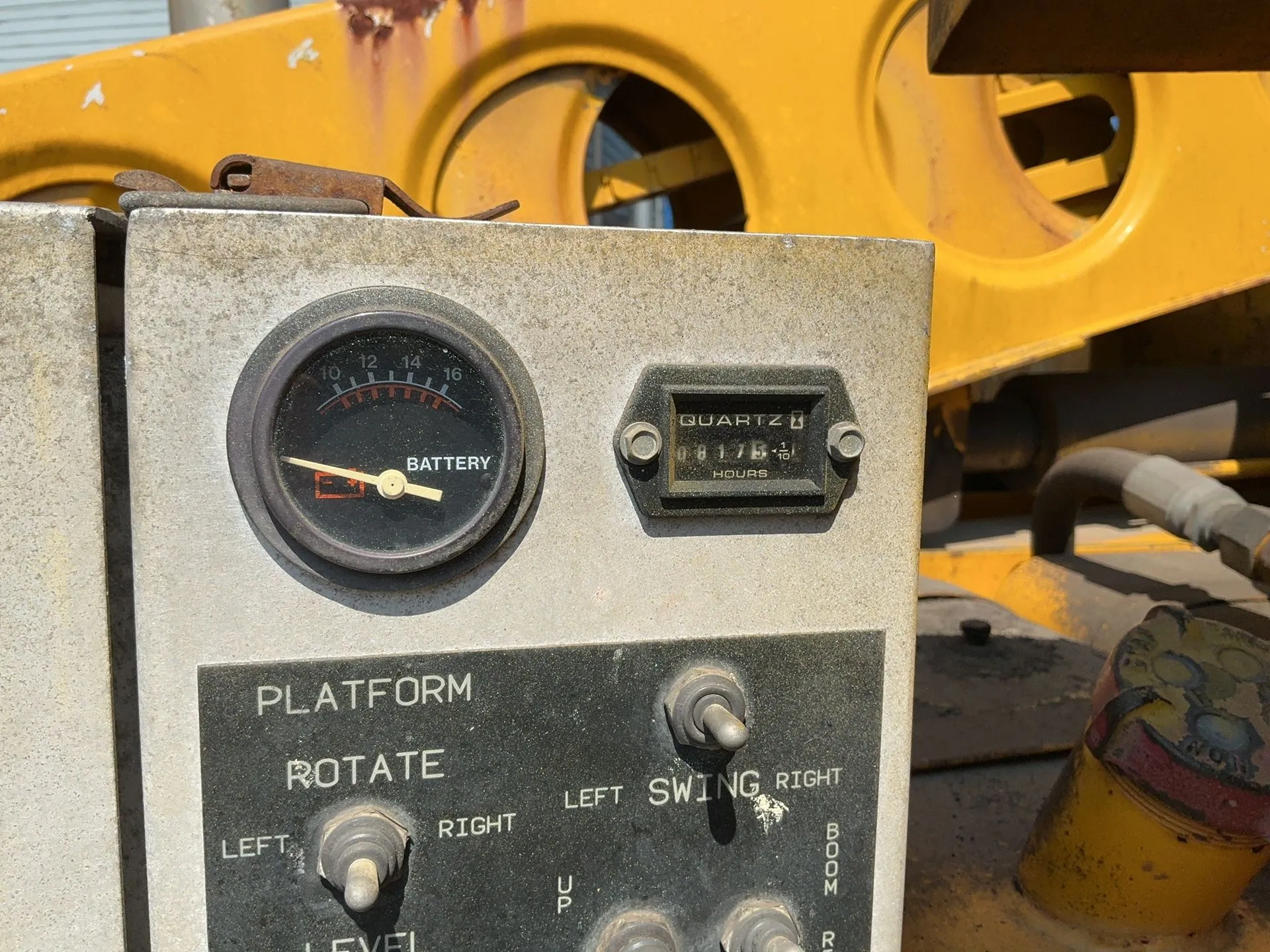 500 lb. Grove Manufacturing #AMZ-66, boom lift, 3500 PSI, gas, AS IS - Image 3