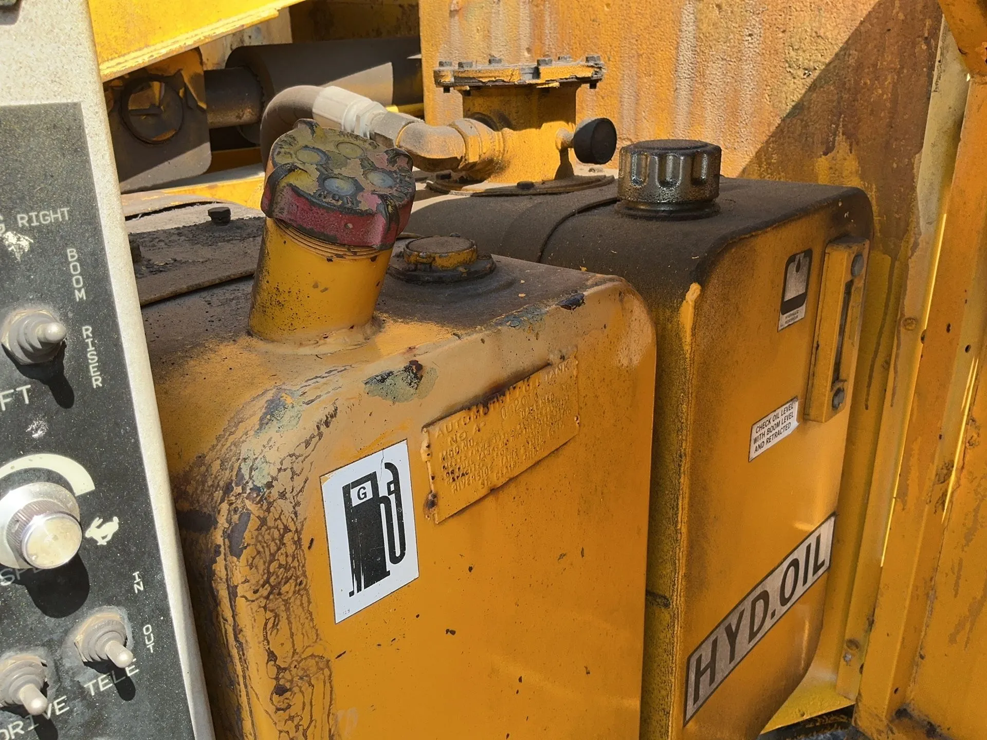 500 lb. Grove Manufacturing #AMZ-66, boom lift, 3500 PSI, gas, AS IS - Image 5