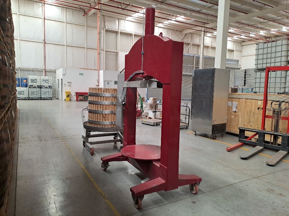 Enoveneta #PRESSA-OLEO-SE, Portable Vertical Hydraulic Press, 2022 - Image 4