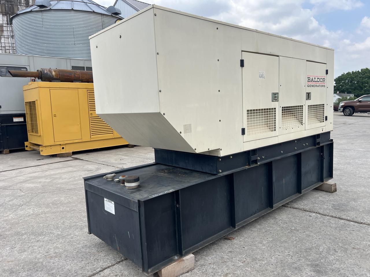 200 KW Baldor #IDLC200-3JD, diesel generator set, 120/208 Volts, John Deere 6068HF485 engine, sound - Image 6