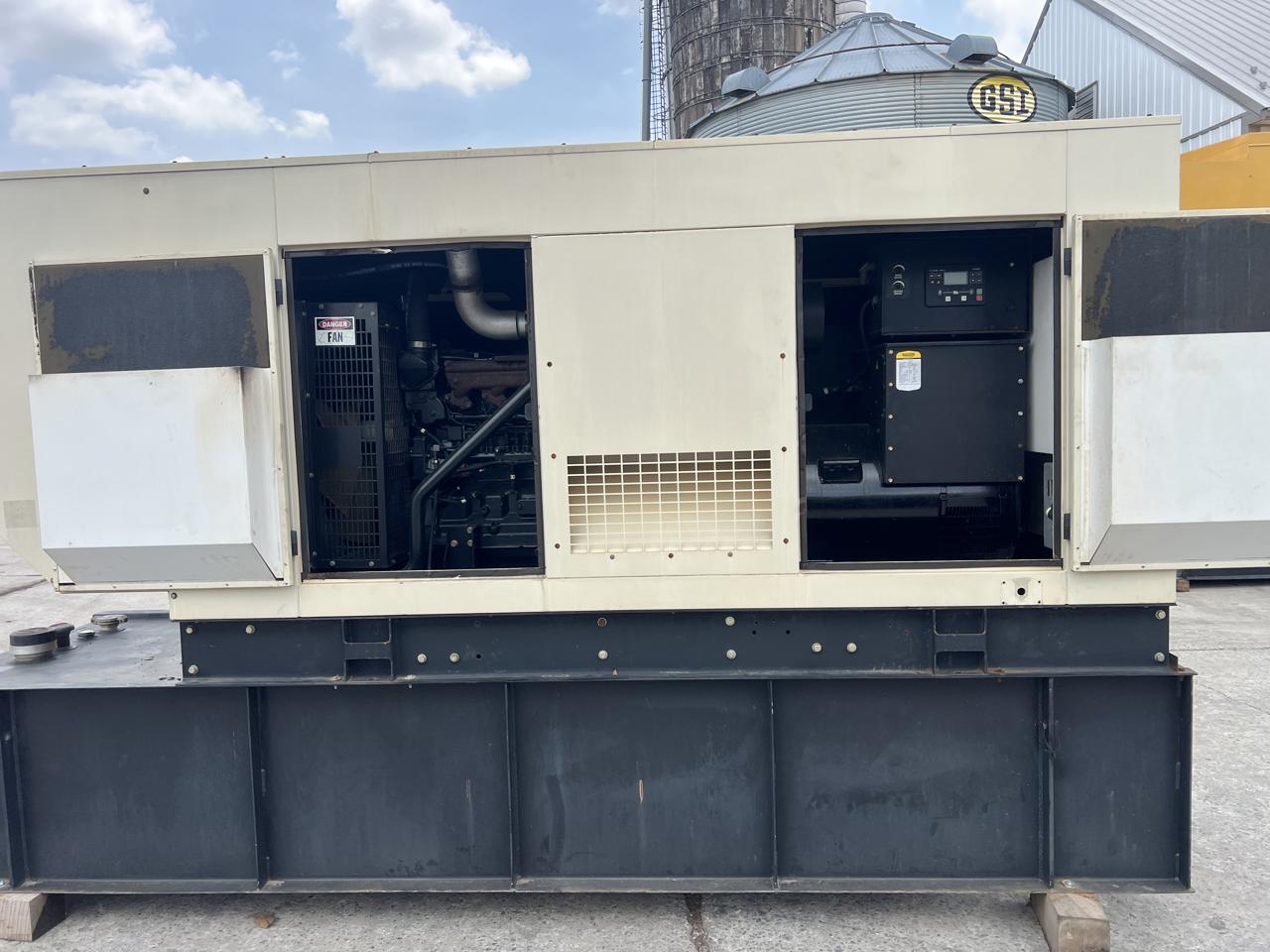 200 KW Baldor #IDLC200-3JD, diesel generator set, 120/208 Volts, John Deere 6068HF485 engine, sound - Image 7
