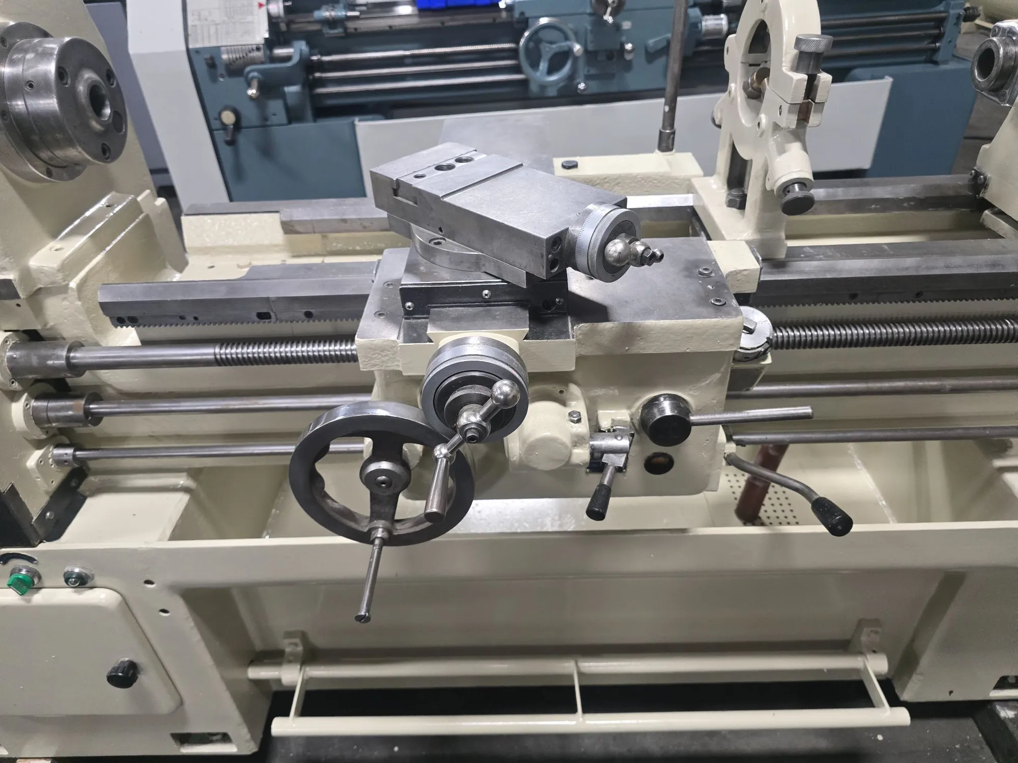 14" x 40" Cadillac #CM1440, engine lathe, 8-1/4" swing over cross slide, 1-17/32" bore, 3 HP, 83-1800 RPM - Image 4