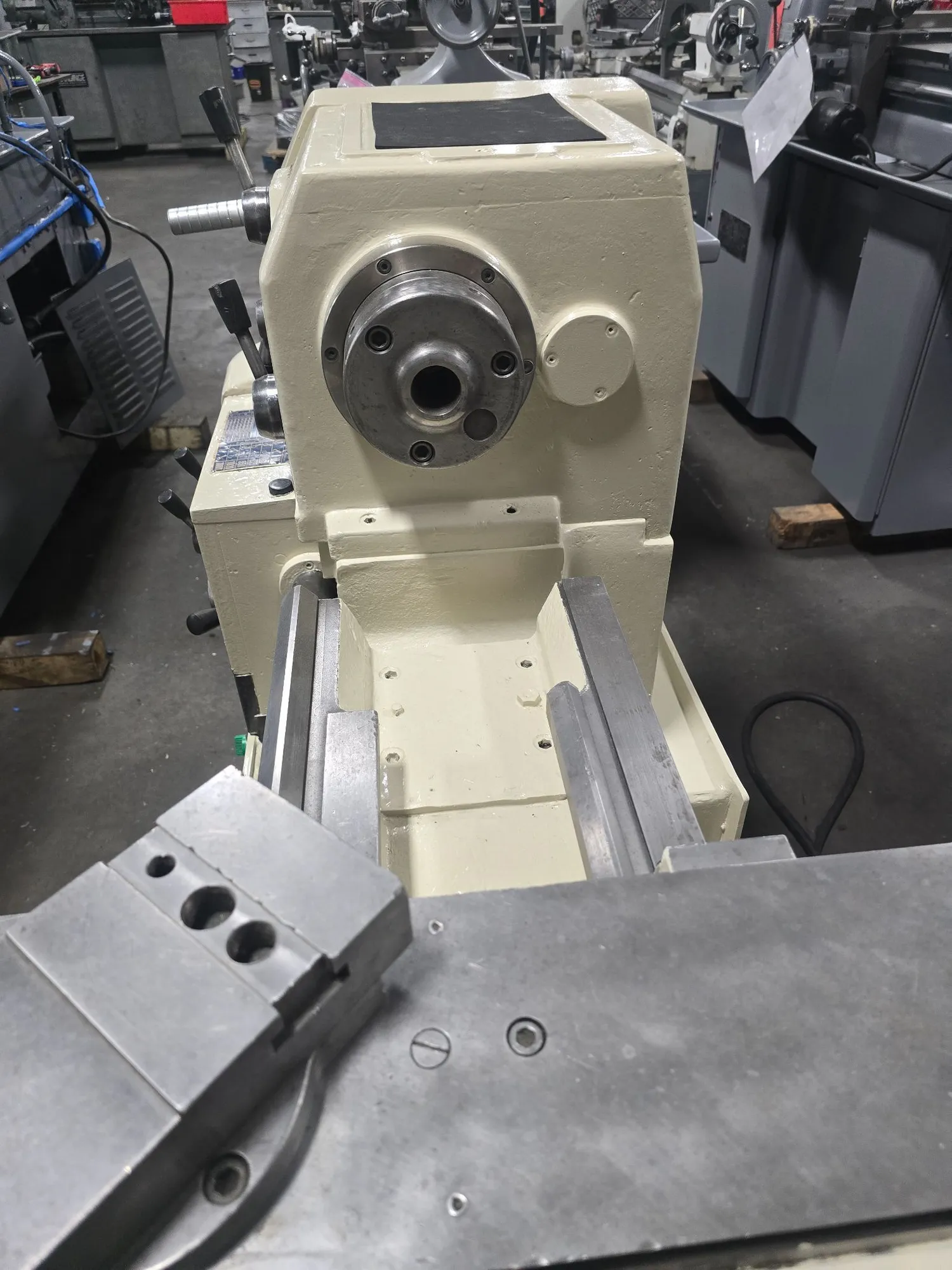 14" x 40" Cadillac #CM1440, engine lathe, 8-1/4" swing over cross slide, 1-17/32" bore, 3 HP, 83-1800 RPM - Image 5